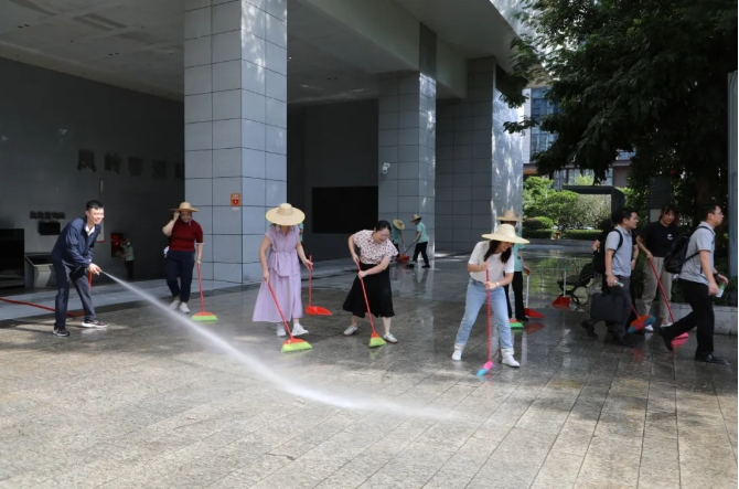 南寧交投集團(tuán)持續(xù)開展周五大掃除專項(xiàng)行動(dòng) 筑牢健康防線